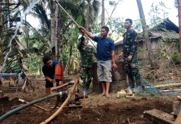 Kolaborasi TNI dan Warga Wujudkan Sumur Artesis untuk Desa…