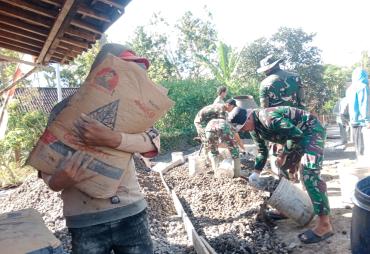 TNI dan Warga Gompyong Bangun Desa dalam Semangat…