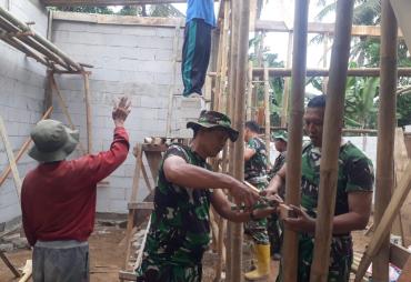 Penyangga Atap Mulai Dipasang