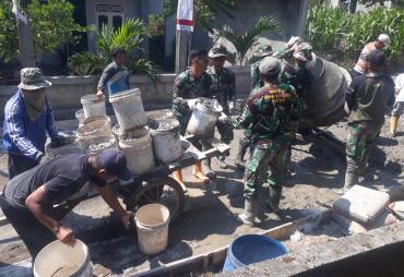 Semangat Gotong Royong Satgas dan Warga