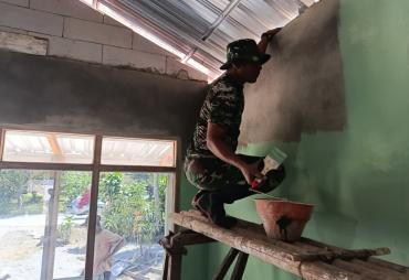 Pengecatan Dinding Jadi Tanda Rehab RTLH Bapak Misri
