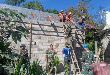 Wujud Kemanunggalan TNI-Rakyat, Prajurit dan Warga Pasang…