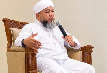 Gubernur Helmi Hasan Luncurkan Retreat Merah Putih Keluarga